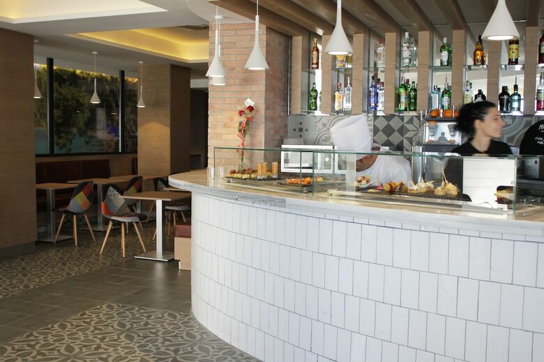 Hotel Pure Salt Garonda