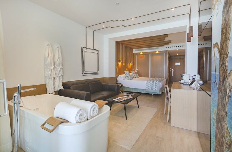 Hotel Pure Salt Garonda