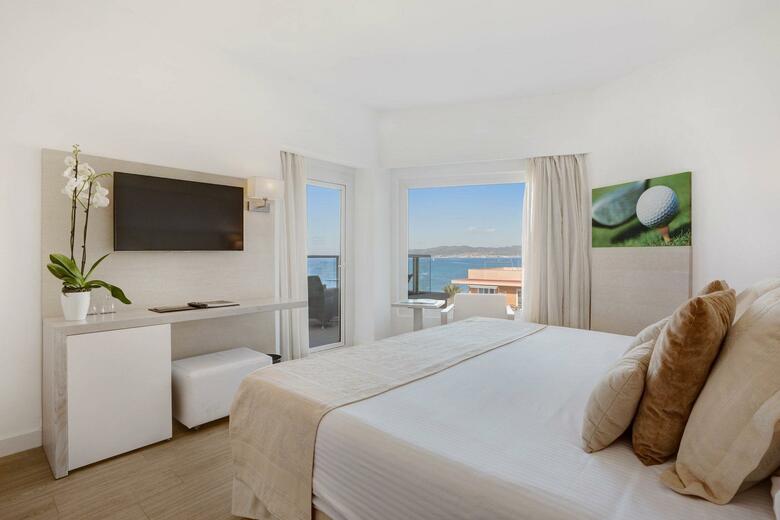Hotel Pure Salt Garonda