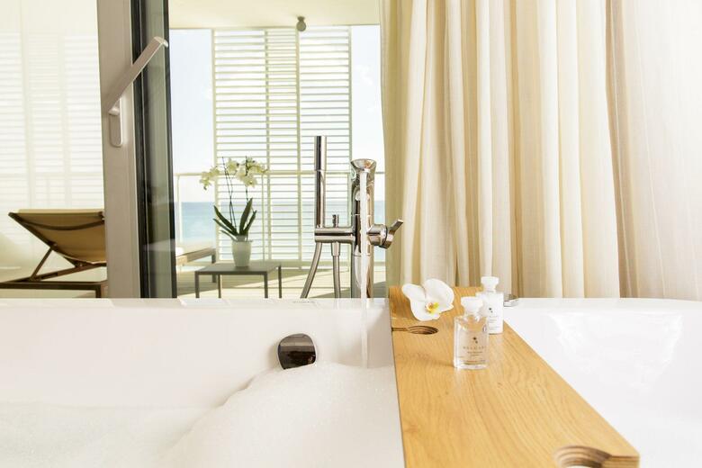 Hotel Pure Salt Garonda