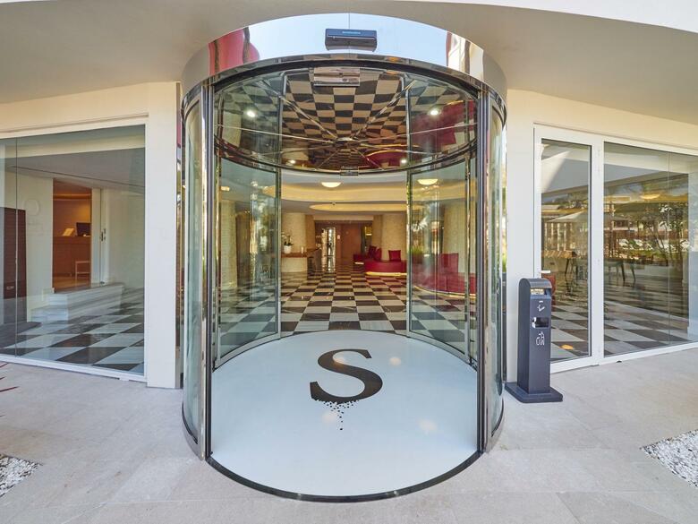 Hotel Pure Salt Garonda