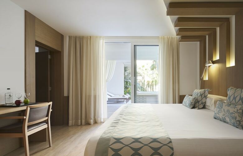 Hotel Pure Salt Garonda