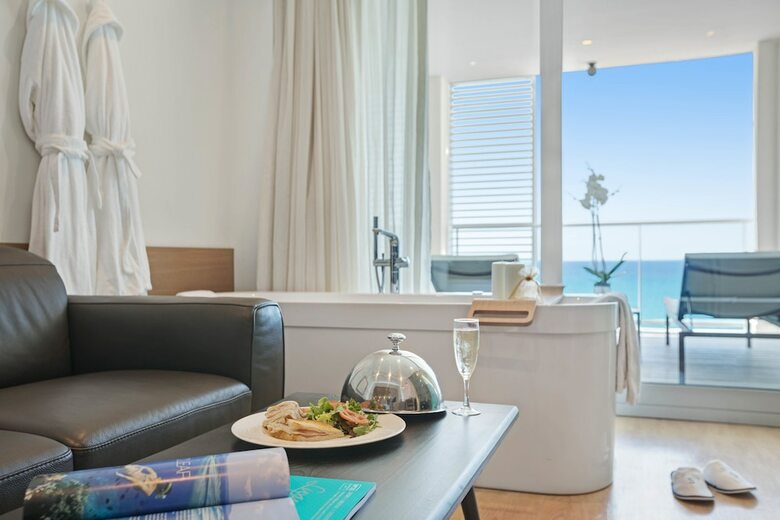 Hotel Pure Salt Garonda