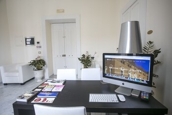 Hotel Apollo Suites