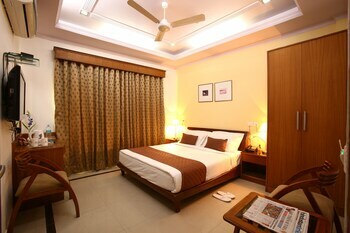 Emblem Hotel Sector 14 Gurgaon