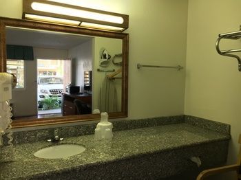 Motel Riverside Inn & Suites