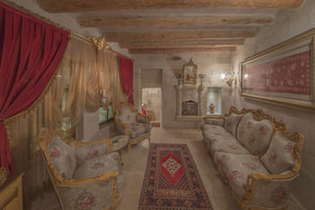 Hotel Elika Cave Suites