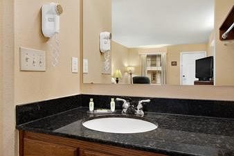 Hotel Baymont Inn And Suites Forest City