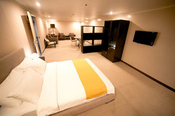 The Hotel At Green Sun
