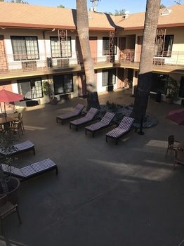 Studio City Court Yard Hotel