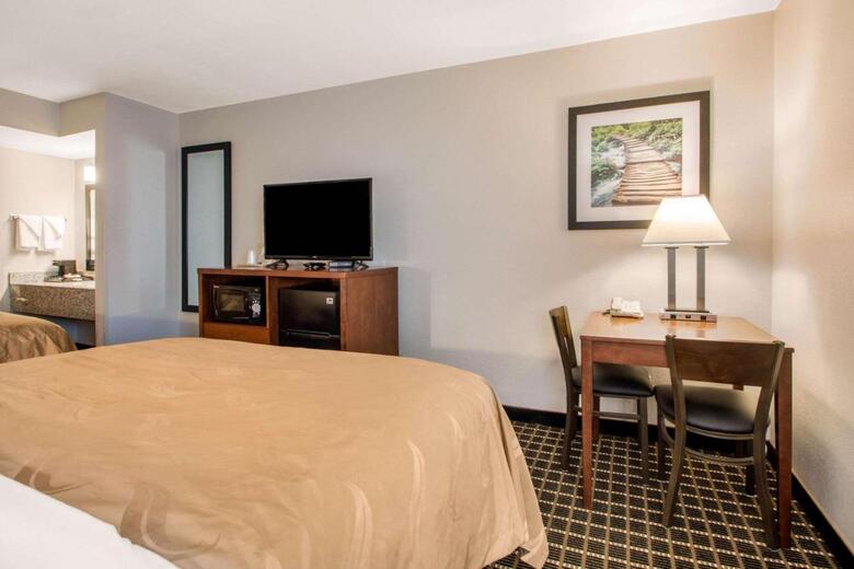 Hotel Roadstar Inn