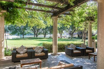 Omni Mandalay Hotel At Las Colinas