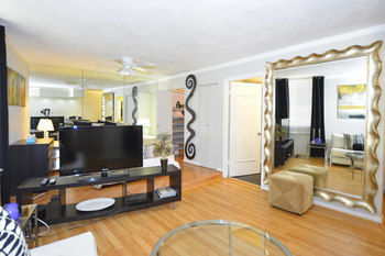 Art Deco Ocean Walk Apartments