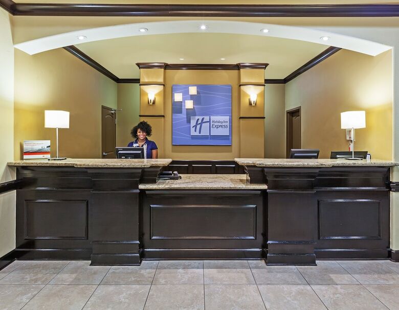 Holiday Inn Express Hotel & Suites Victoria