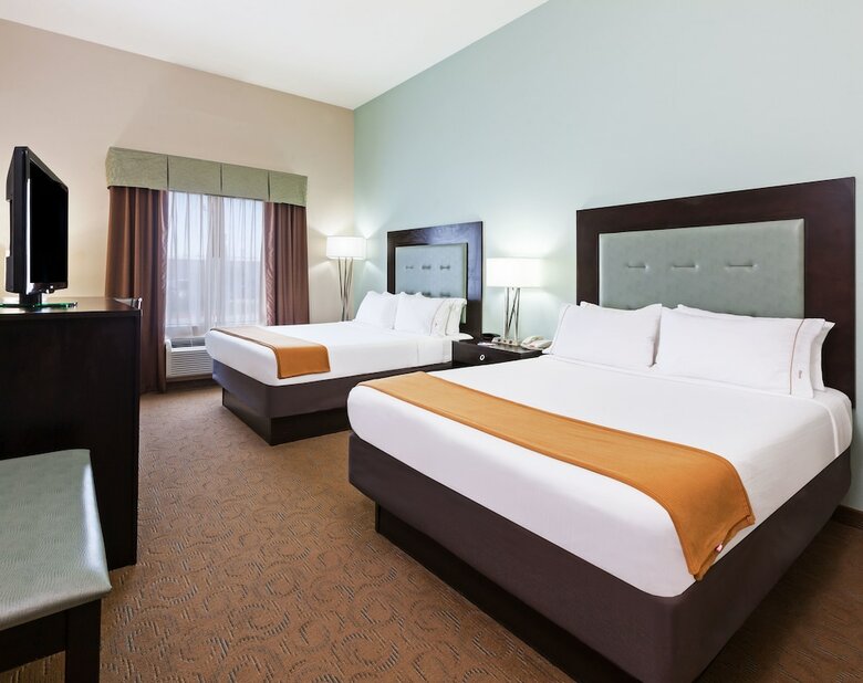 Holiday Inn Express Hotel & Suites Victoria
