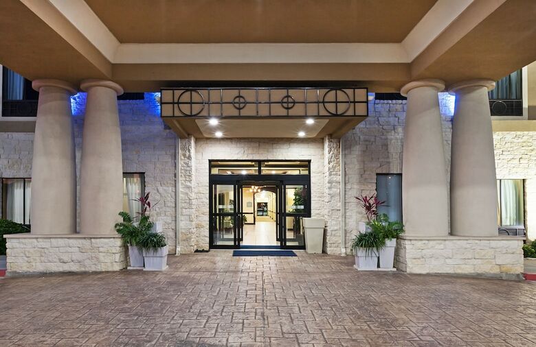 Holiday Inn Express Hotel & Suites Victoria