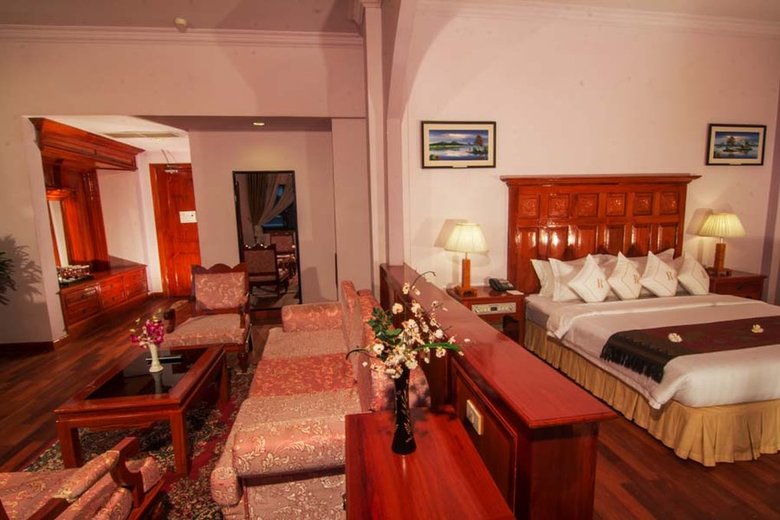 Ree Hotel
