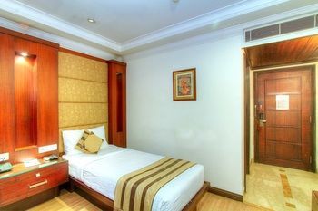Parkland Hotel Defence Colony