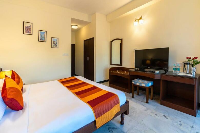 Sarovar Hotel