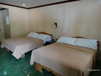 Hotel Whites And Greens Beach Resort