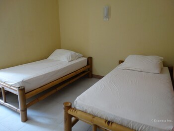 Hotel Whites And Greens Beach Resort