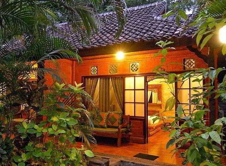 Hotel Pondok Sari Beach Bungalow