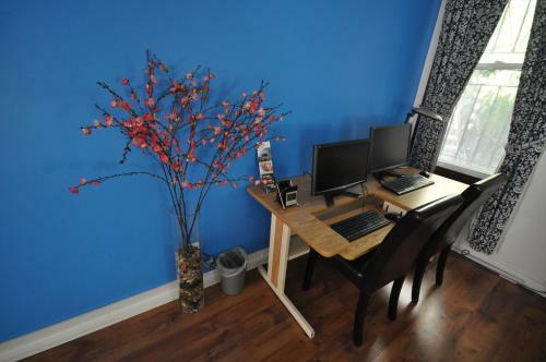 Hostal Barefoot Hostel