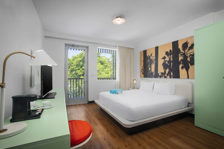 Hotel The Hall South Beach