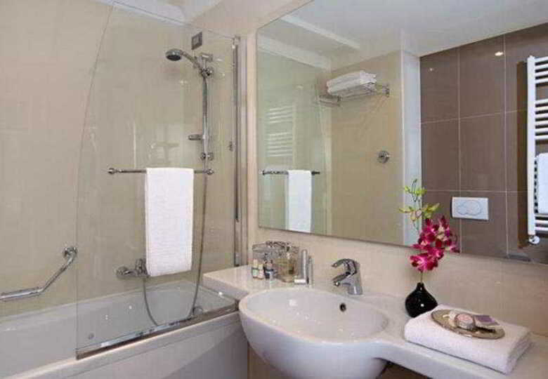 Smart Hotel Holiday