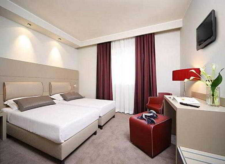 Smart Hotel Holiday