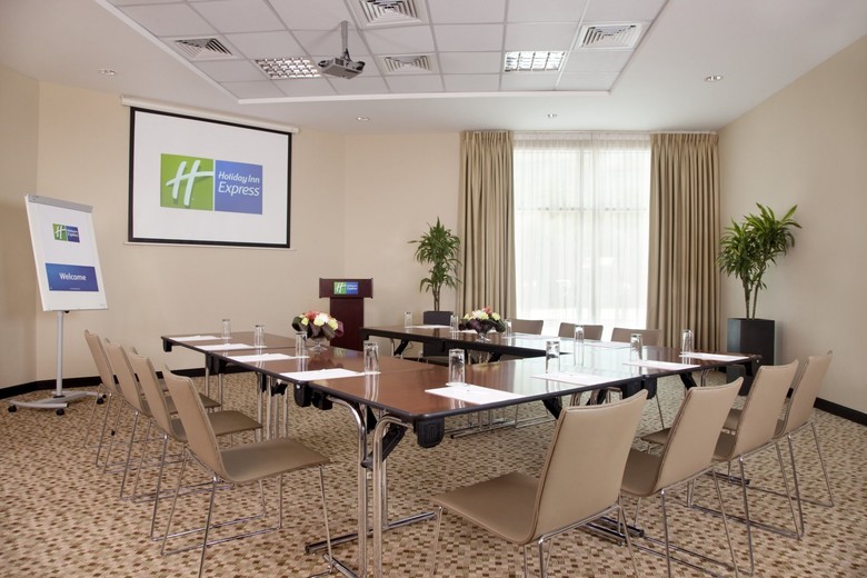 Hotel Holiday Inn Express Dubai Safa Park