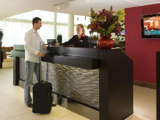 Hotel Courtyard By Marriott Airport