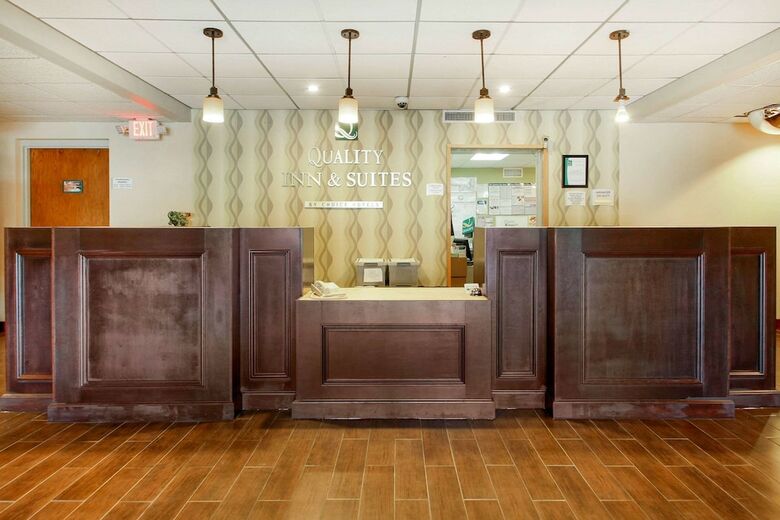 Hotel Quality Inn & Suites