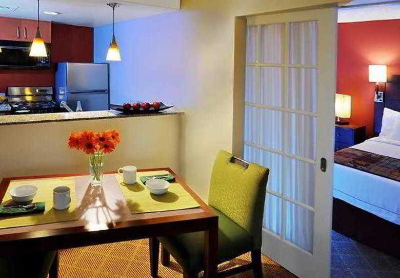 Hotel Residence Inn By Marriott Central Expressway