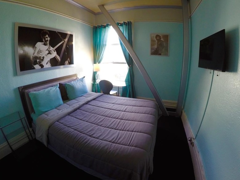 Encore Express Hotel