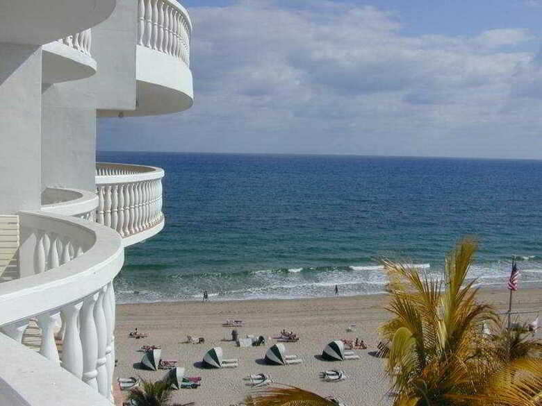 Hotel Beachcomber Resort & Villas