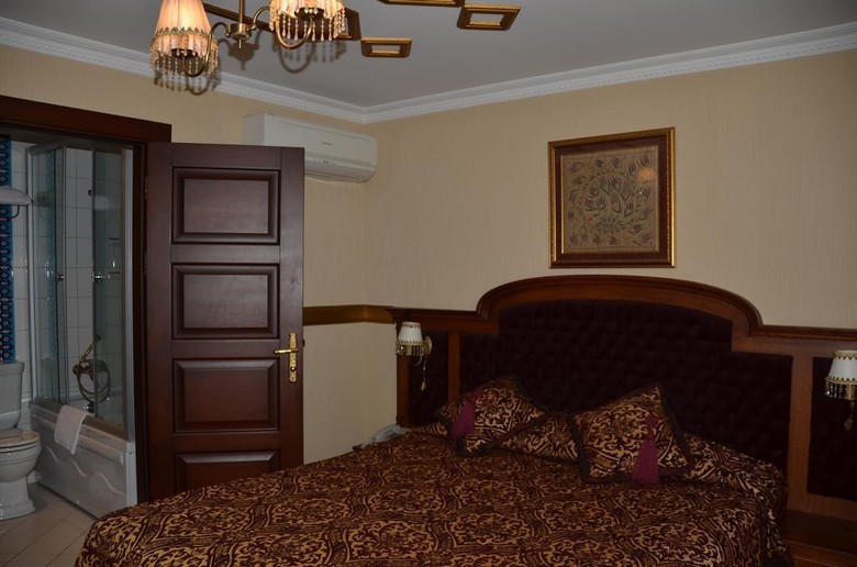 Aruna Hotel