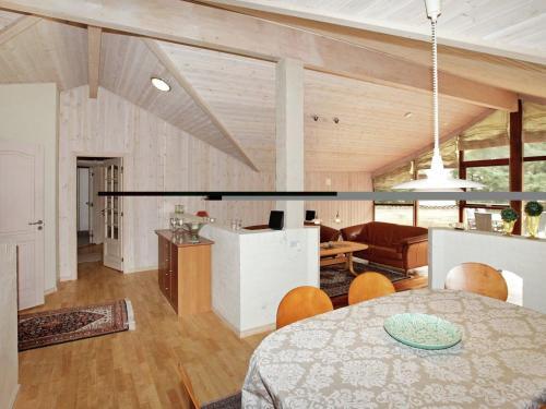 Four-bedroom Holiday Home In Bl�vand 36