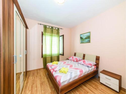 Three-bedroom Apartment In Kastel Gomilica