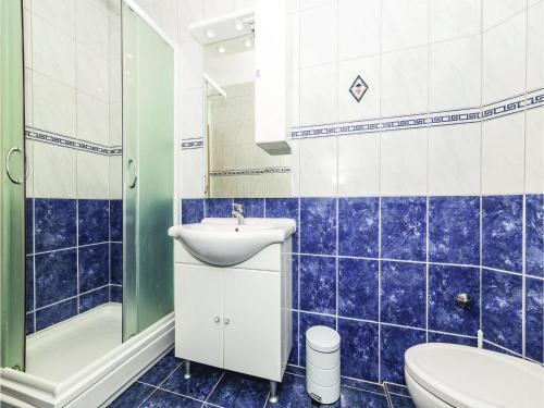 Three-bedroom Apartment In Kastel Gomilica