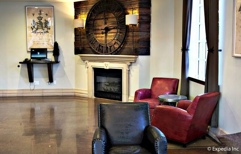 Hotel Camelot Inn And Suites
