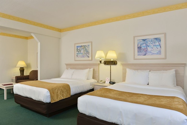 Hotel Comfort Suites Maingate East