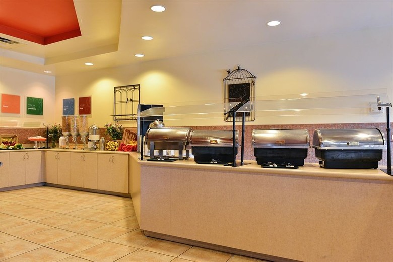 Hotel Comfort Suites Maingate East