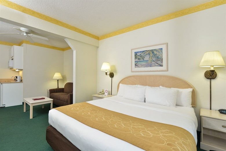 Hotel Comfort Suites Maingate East