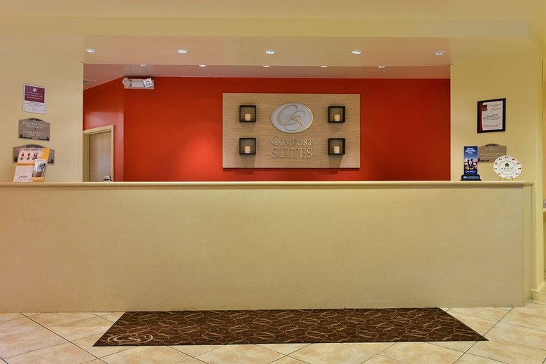 Hotel Comfort Suites Maingate East