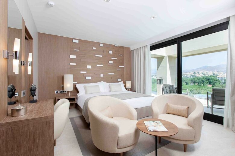 Hotel The Oasis By Don Carlos Resort