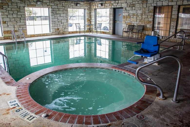 Hotel Comfort Suites Near Seaworld
