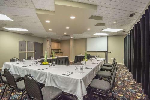 Hotel Quality Inn West Harvest