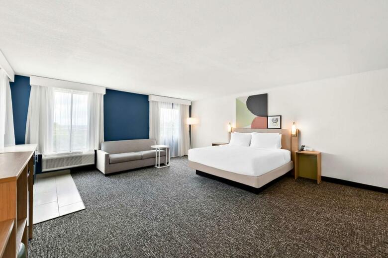 Barrington Hotel & Suites
