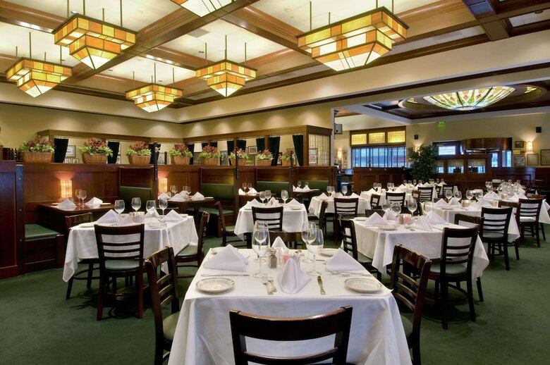 Hilton Indianapolis Hotel & Suites